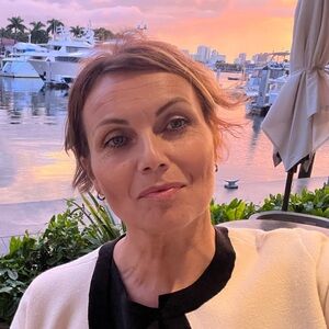 Meet your Posher, Adela